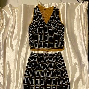 VINTAGE!! This is a 2 piece set. Long skirt with high slit on side.
